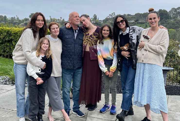 Bruce Willis e la sua famiglia allargata