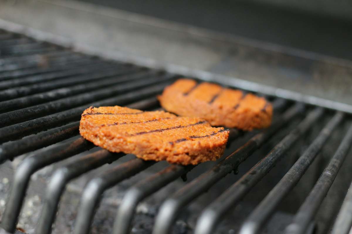 Il seitan viene spesso cotto alla griglia